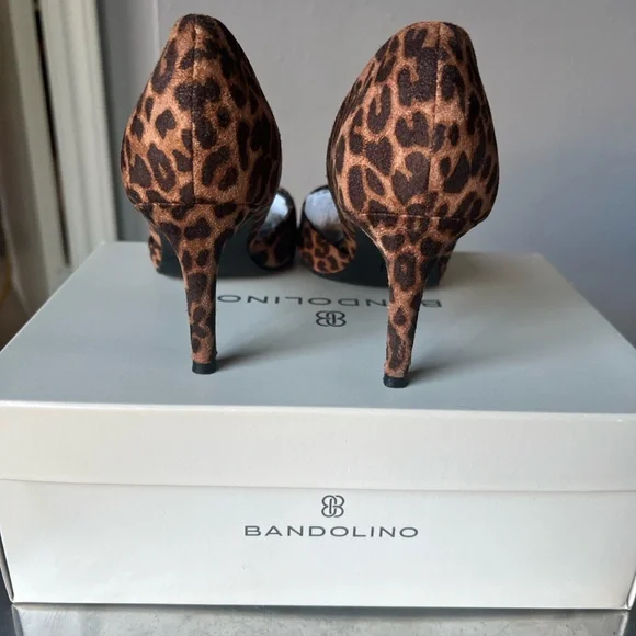 Bandolino Grenow Pointed Toe Pumps - Picture 4 of 7